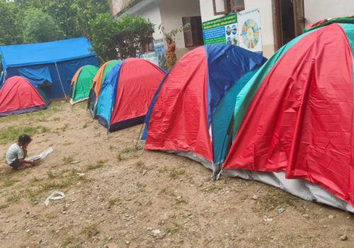गलौदीका बाढीप्रभावितको पीडाः जङ्गलमा बालबालिका र ज्येष्ठ नागरिकको रात