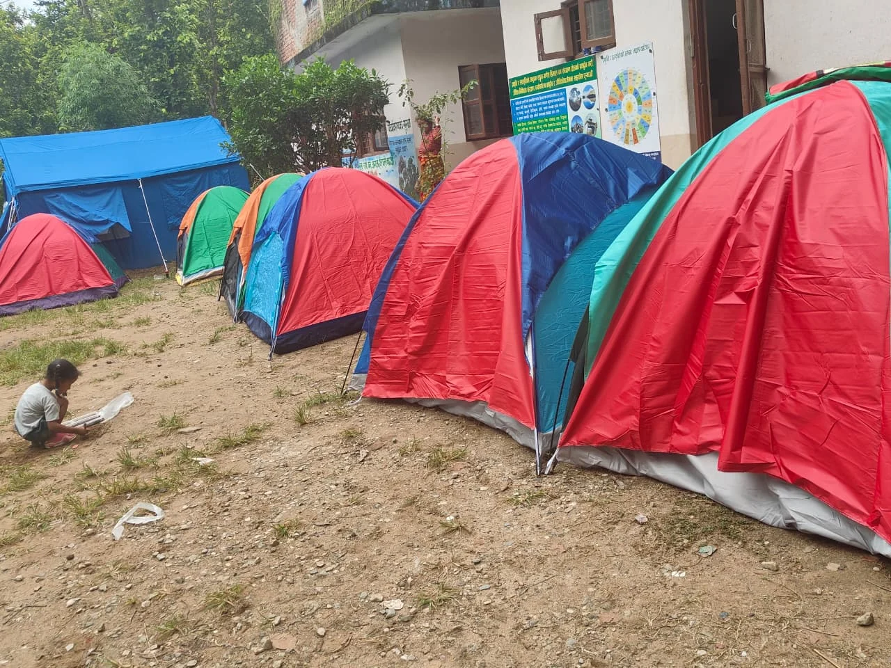 गलौदीका बाढीप्रभावितको पीडाः जङ्गलमा बालबालिका र ज्येष्ठ नागरिकको रात
