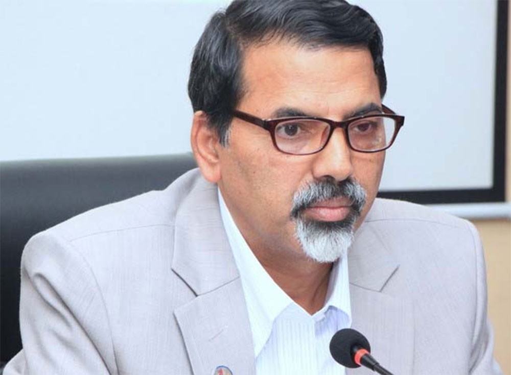 पूर्व गृहमन्त्री शर्माको गाडीलाई लक्षित गरि बम प्रहार