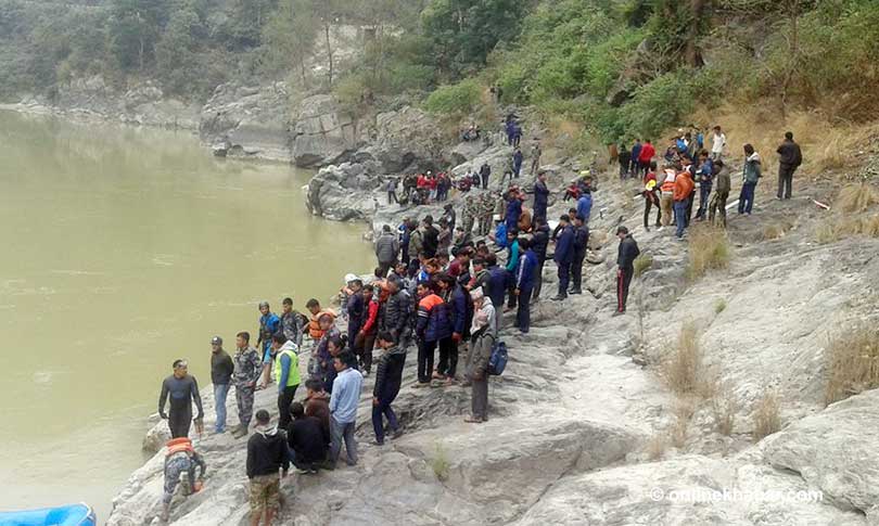 (अपडेट) त्रिशुलीमा बस खस्दा मृत्यु हुनेको संख्या ७ पुग्यो, १५ घाईते