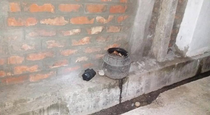 एमाले अध्यक्ष ओलीको घरको गेटमा आज विहानै बम विस्फोट,