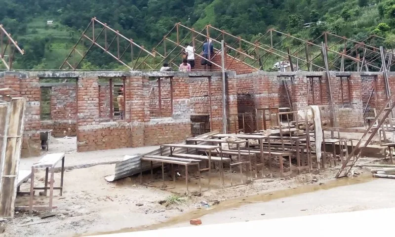 स्थानिय जनप्रतिनिधिले रोके विद्यालयको पुननिर्माण