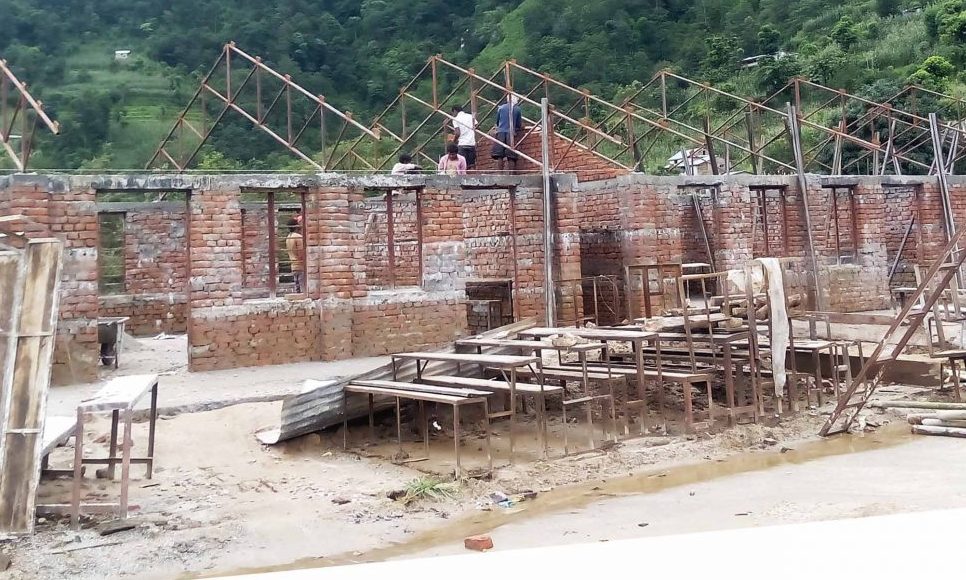 स्थानिय जनप्रतिनिधिले रोके विद्यालयको पुननिर्माण