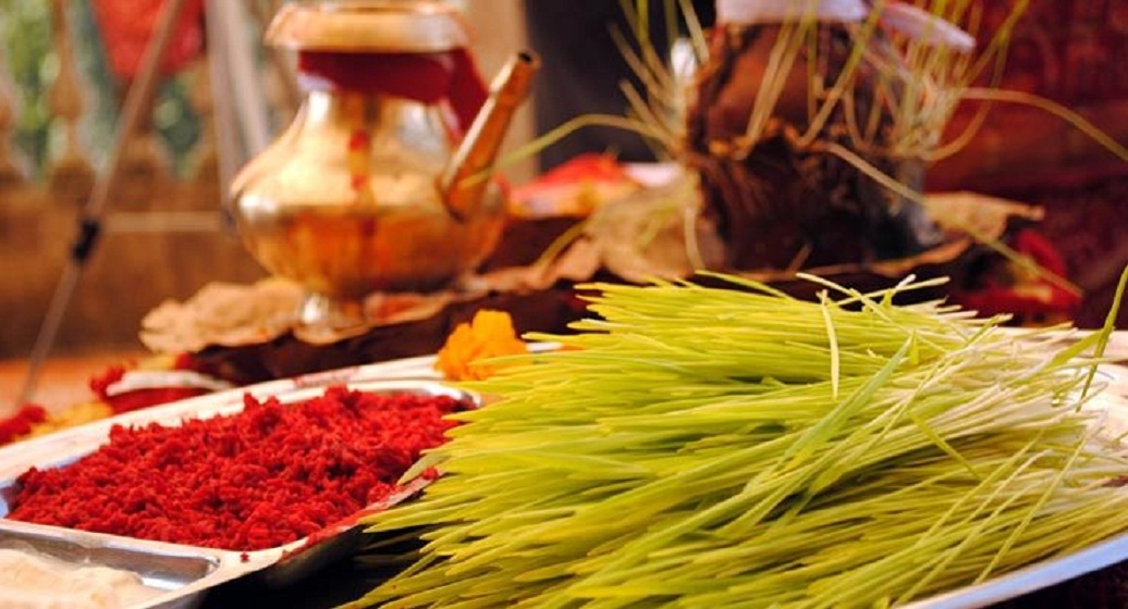 आज पनि दशैको टीका लगाइदै