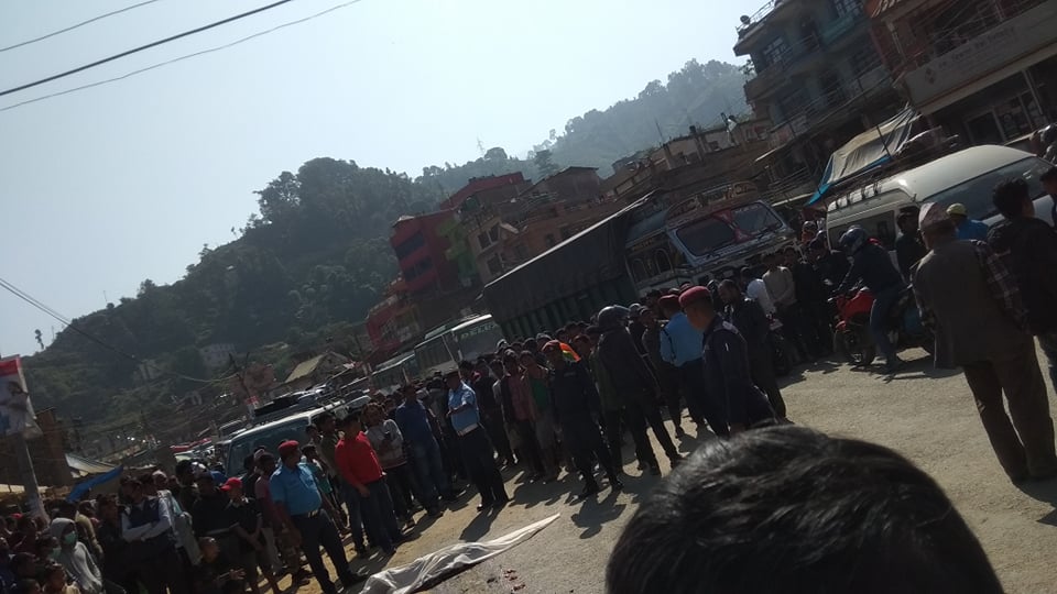 धादिङको महादेववेशींमा ट्रकको ठक्करबाट एक पैदलयात्रीको घटनास्थलमै मृत्यु