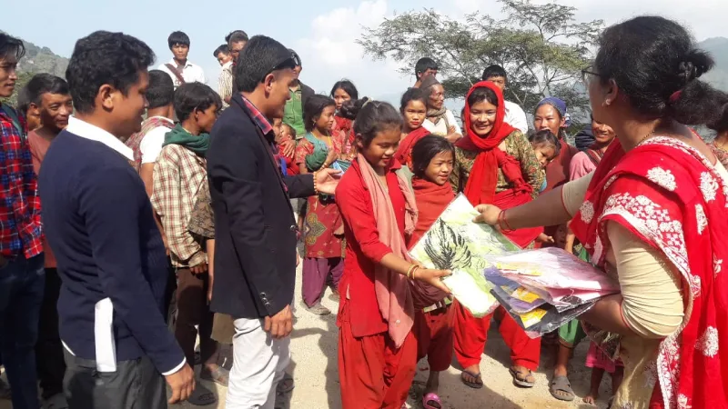 ब्रुस्बाङका चेपाङ समुदायका लागी खाद्द्यान्न बितरण