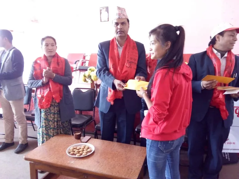विदेशमा मृत्यु भएका अभिभावकका छोराछोरीलाई छात्राबृत्ति वितरण(फोटो फिचर)