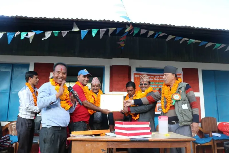 बेनिघाटरोराङमा निर्माण गरिएको विद्यालय भवन र खानेपानी आयोजना हस्तान्तरण