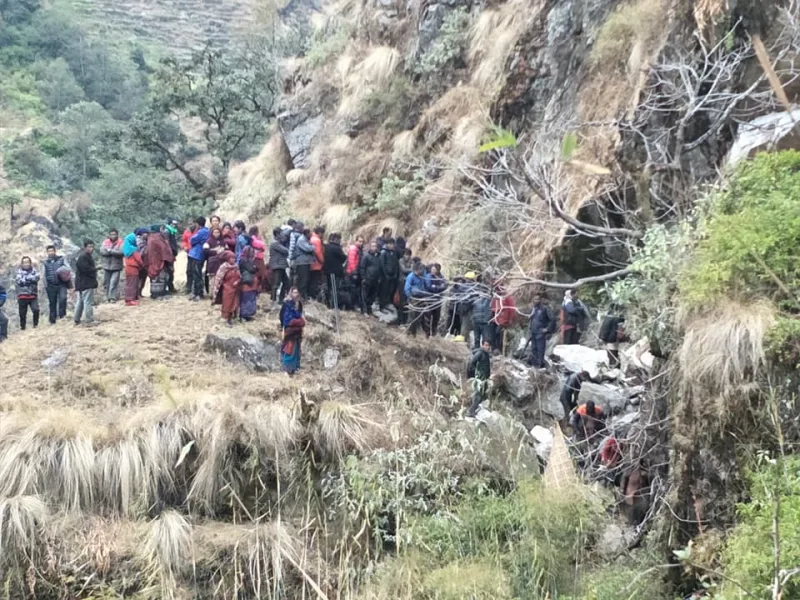 पहिरोमा पुरिएर हराइरहेका २ जना मृत भेटिए