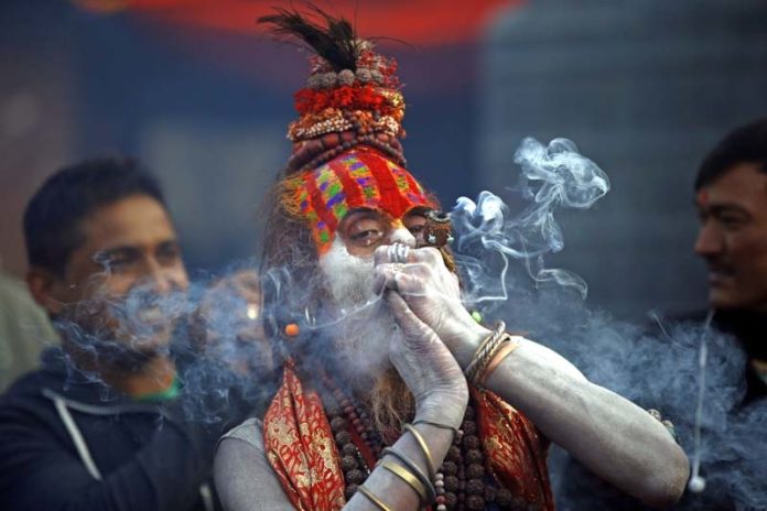 आज महाशिवरात्री, देशैभरका शिवालयमा दर्शनार्थीको घुइँचो