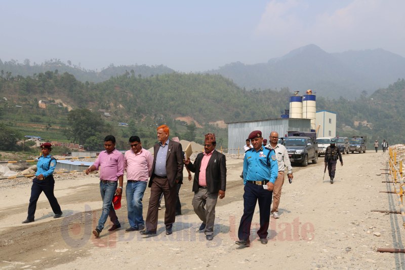 धादिङको दुई गाउँपालिका विच विवादित हुआसिन सिमेन्ट उद्योगको अनुगमन