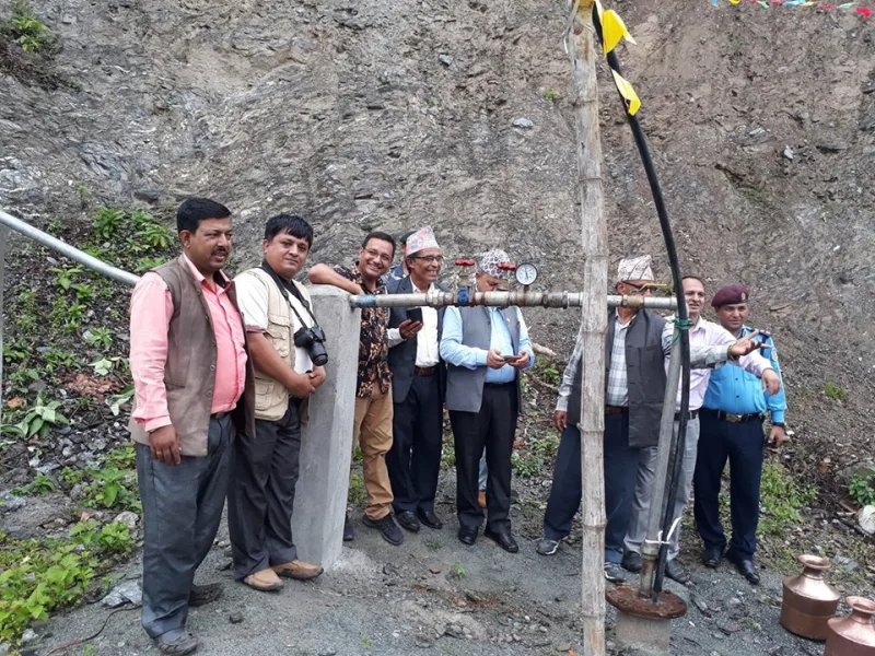 सिद्धलेकको काम्राङमा डिप बोरिङबाट पानी निकालियो