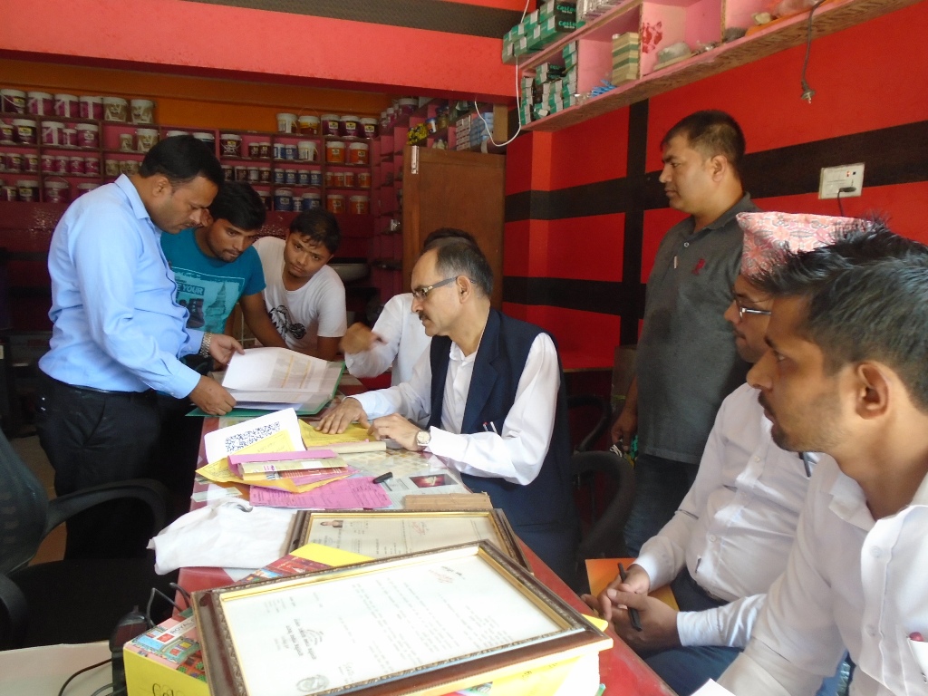 वेनीघाट रोराङ गाउँपालिकामा रहेको हार्डवर पसलहरुको अनुगमन