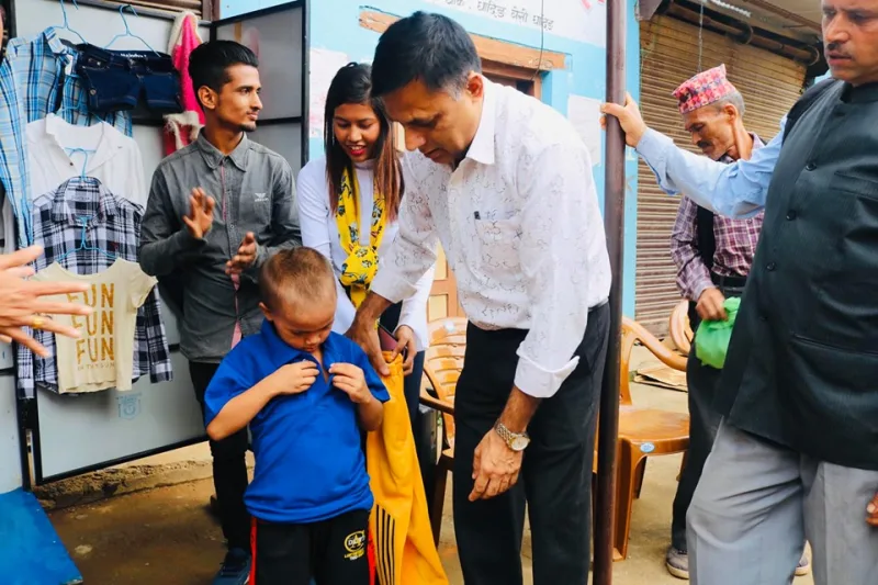 सम्झना भण्डारीको नेतृत्वमा धादिङमा पनि निशुल्क कपडा घर संञ्चालनमा