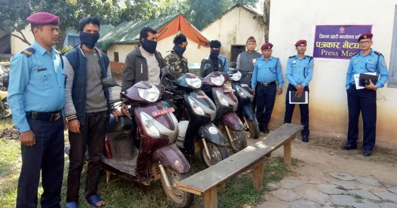 चोरीको स्कूटर खरिद विक्री गर्ने ४ जना पक्राउ