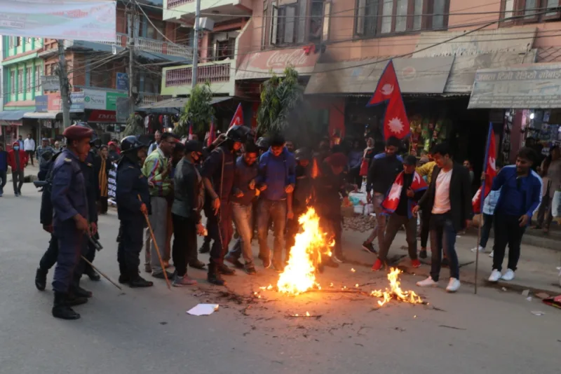 तरुण दल धादिङले जलायो भारतीय प्रधानमन्त्री मोदीको पुत्ला