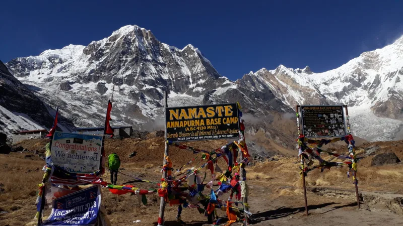 पर्यटक र नेपाली गरी ११ जना वेपत्ता