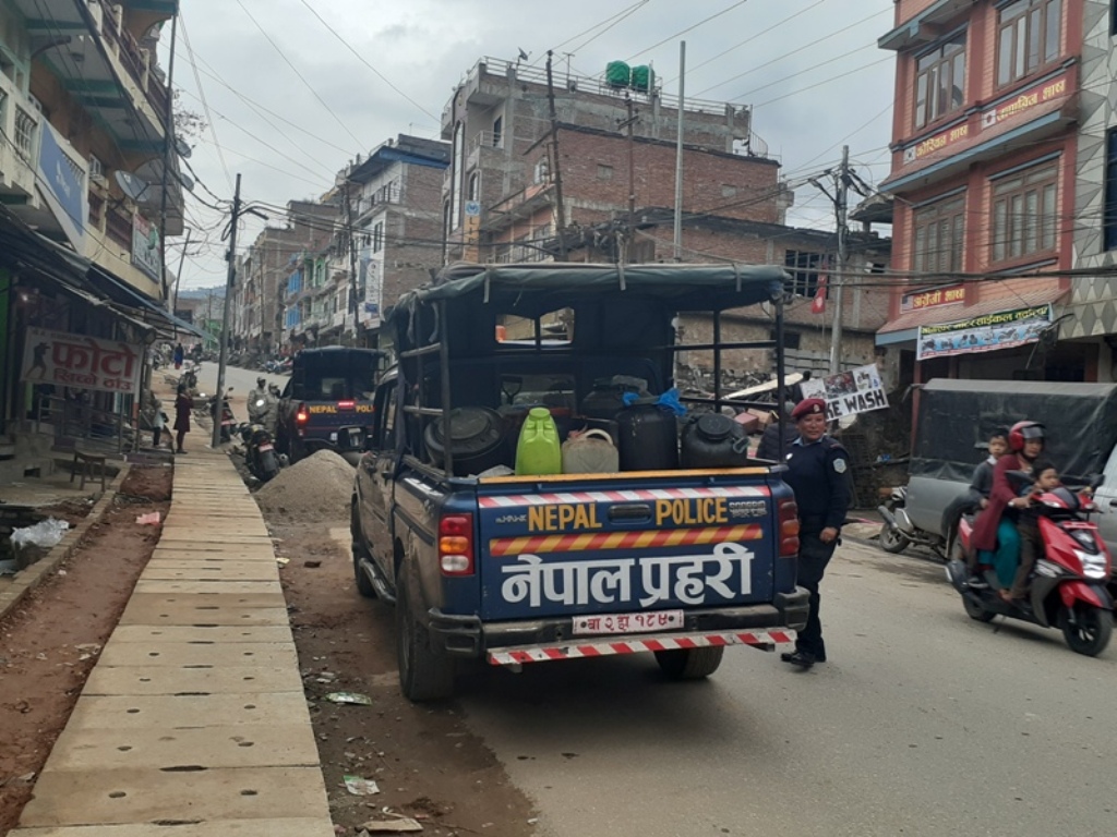 धादिङवेशींका होटलहरुबाट घरेलु मदिरा बरामद