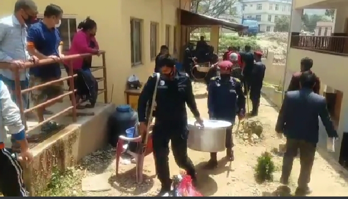 नगरपालिकाको खाना खुवाउने कार्यक्रम प्रशासनले रोक्यो