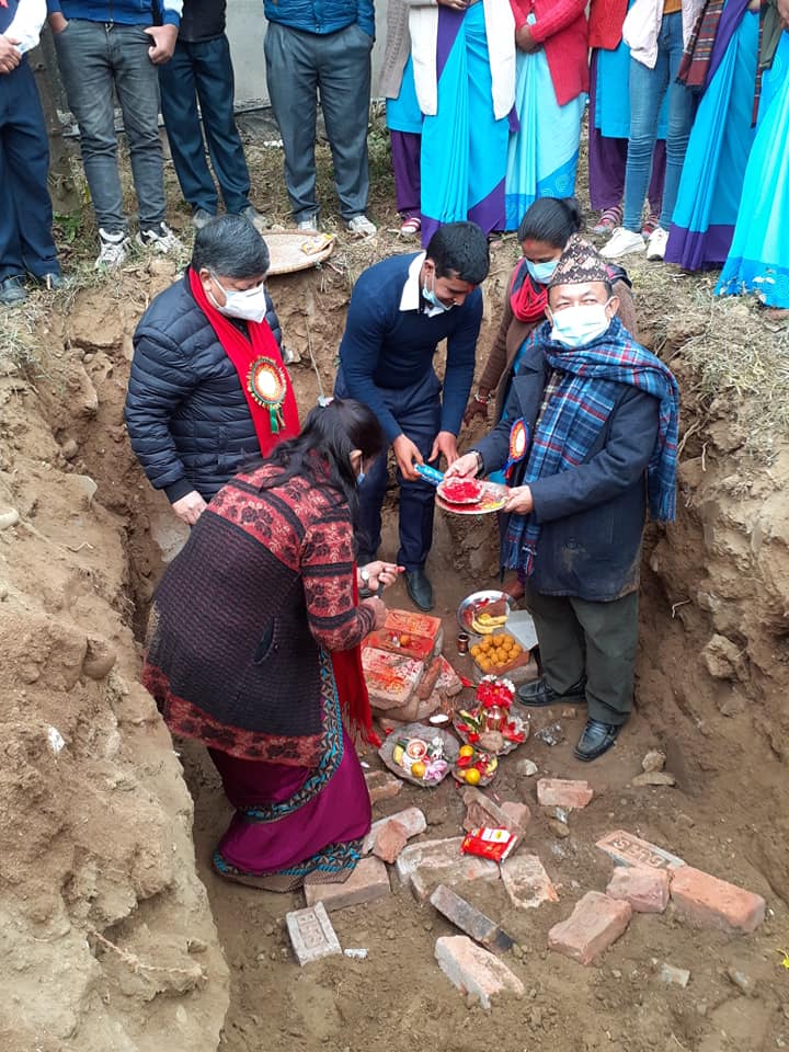 २ वर्ष भित्र निर्माण सम्पन्न गर्ने लक्ष्य सहित धादिङको ५ स्थानमा १५ शैया अस्पताल भवनको शिलान्यास