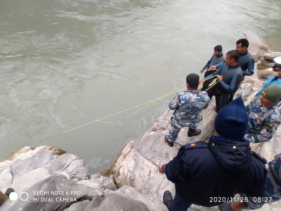 त्रिशुली नदीमा पिकअप भ्यान खस्यो, तीन जना वेपत्ता
