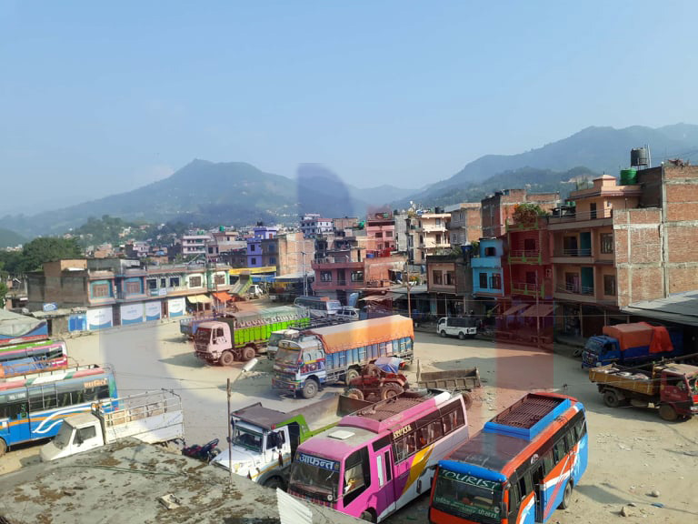 धादिङवेशीको बसपार्कमा बस होईन, फोहोर पार्क गरिन्छ (फोटो फिचर)
