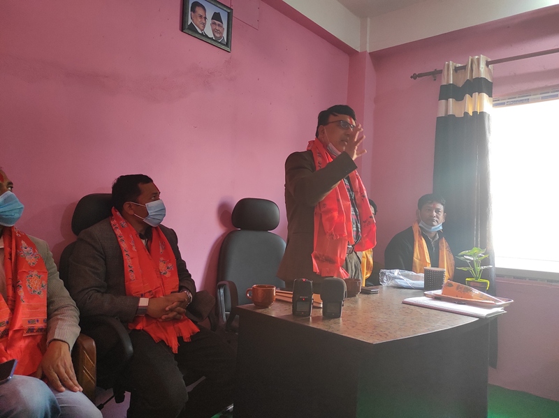 ‘लेखेर राख्नुस् नेकपा पार्टी फुट्दैन’ : सांसद डा.अधिकारी