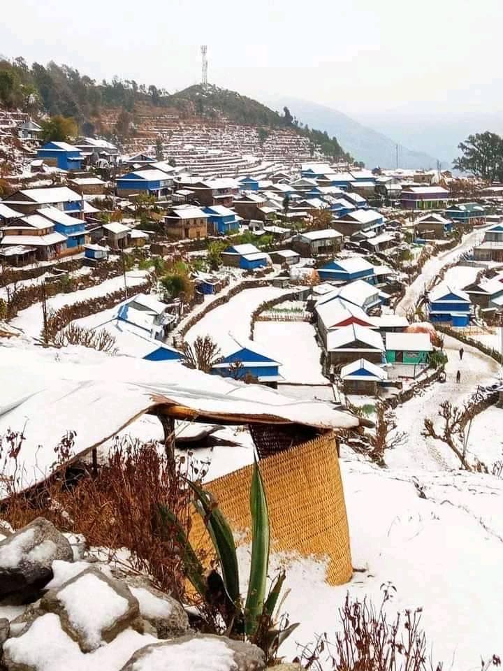 धादिङको विभिन्न स्थानमा हिमपात (फोटो फिचर)