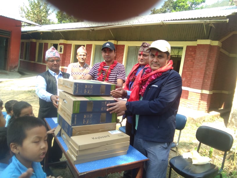 नगद सहित जनज्योती आधारभूत विद्यालयलाई विभिन्न सामाग्री वितरण