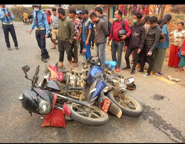 मुरली भञ्ज्याङमा २ वटा मोटरसाइकल एकआपसमा ठक्कर खाँदा २ जना घाइते