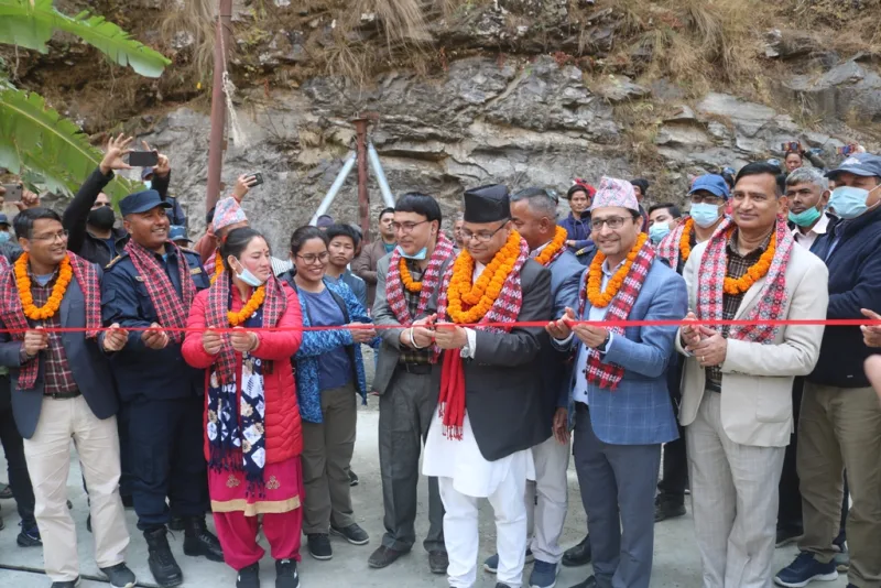 खनियावास दार्खामा निर्माण सम्पन्न भएको डुन्डुरे पुलको मन्त्री फुँयालबाट उद्घाटन