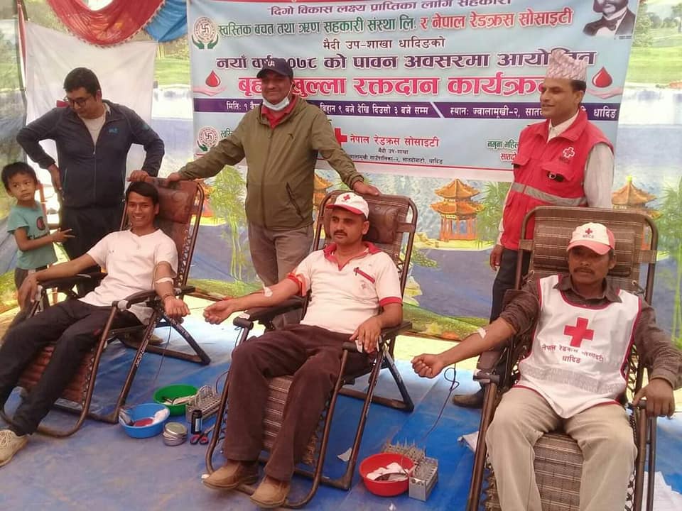नयाँ बर्षको अवसरमा मैदि सातदोबाटोमा  बृहत खुल्ला रक्तदान कार्यक्रम