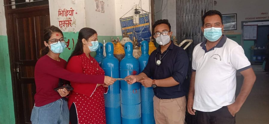 धादिङ उद्योग बाणिज्य संघका अध्यक्ष खत्रीद्वारा धादिङ अस्पताललाई सहयोग