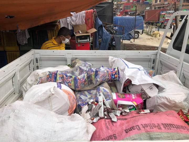 धादिङमा अुनगमन तिब्र, एउटै पसलबाट १७ किसिमका अखाद्य सामग्री जफत