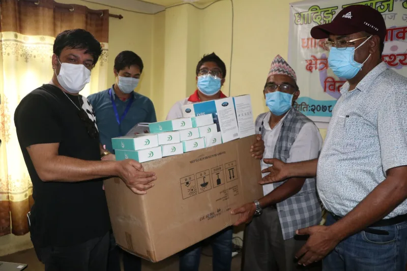 धादिङ समाज जापानद्वारा ६ वटा पालिकालाई स्वास्थ्य सामाग्री वितरण
