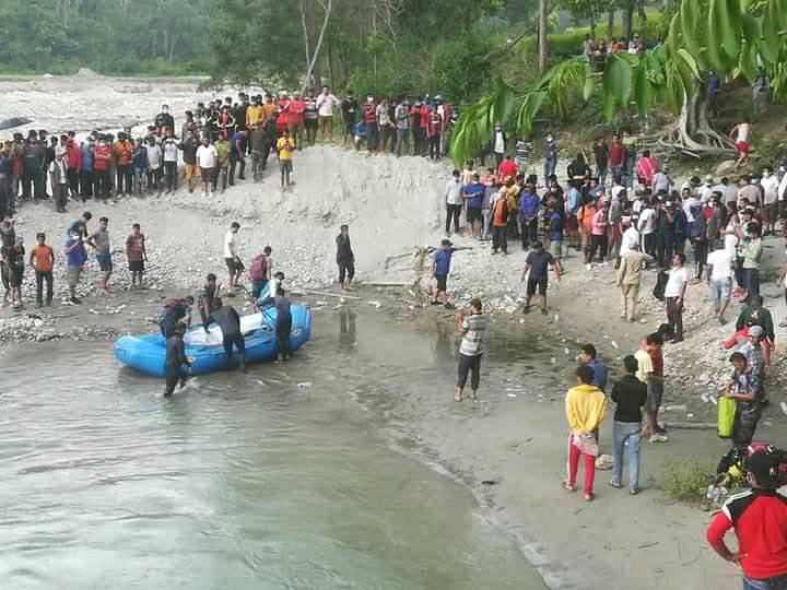 आँखुखोला र त्रिशुली नदिमा बेपत्ता २ युवाको शव फेला प¥यो, ३ जना अझै वेपत्ता