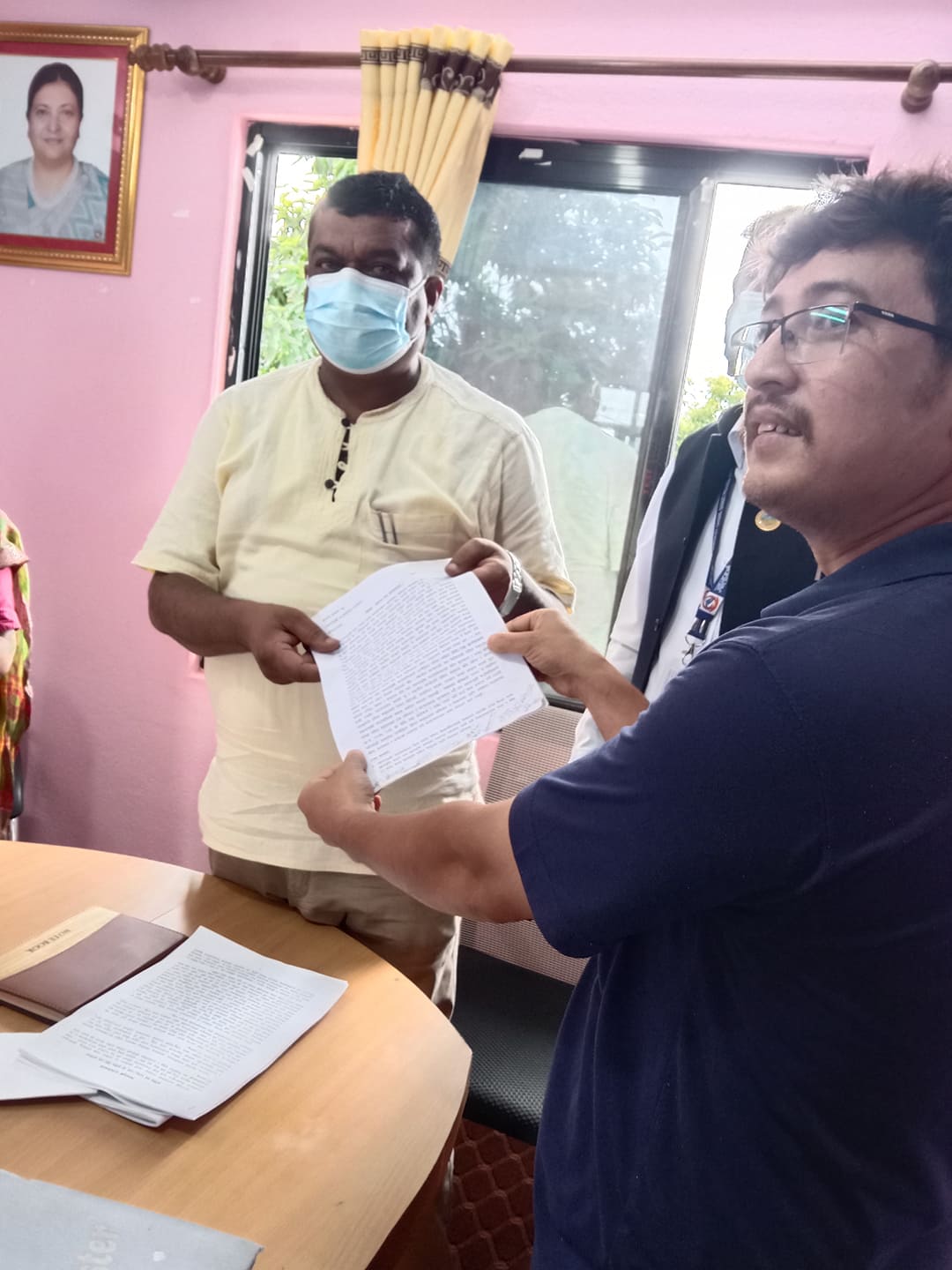 ज्वालामुखी गाउँपालिकाई पनि बुझायो संयुक्त दलित संघर्ष समितिले ज्ञापन पत्र