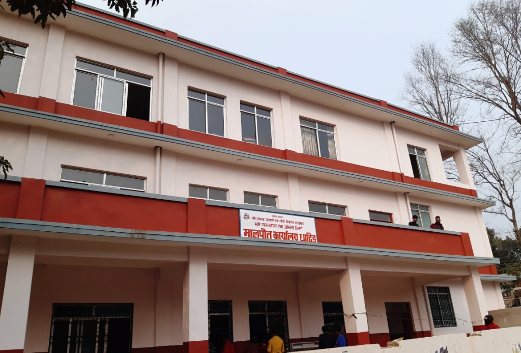 मालपोत कार्यालय धादिङको कामकाज ४ घण्टा ठप्प