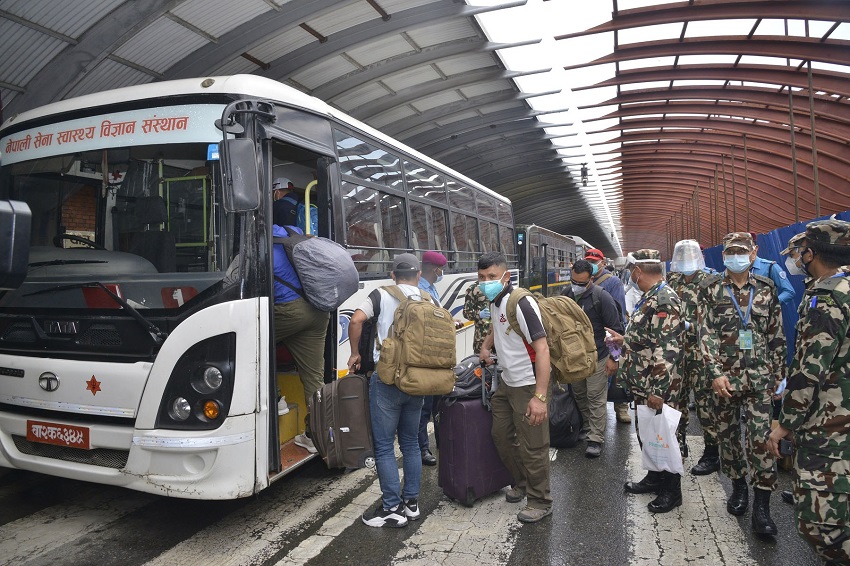 अफगानिस्तानबाट उद्धार भएका नेपाली नागरिक स्वदेश फर्कनेक्रम जारी