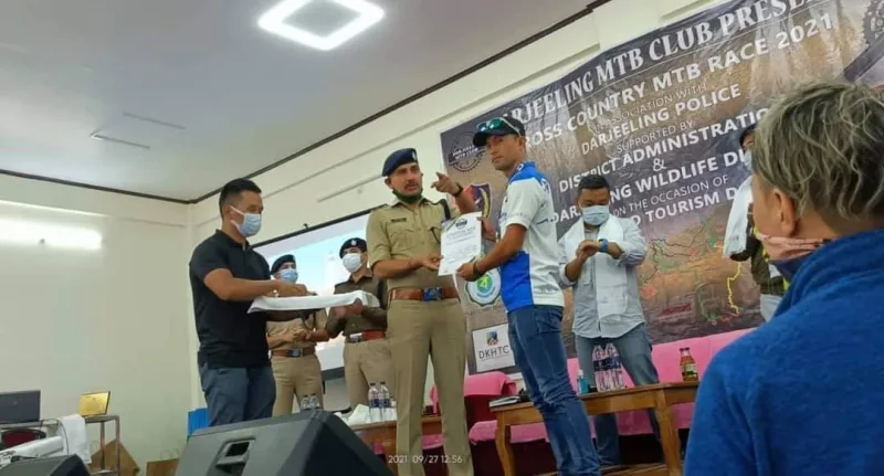 धादिङका लक्ष्मण मल्लाई भारतको दार्जलिङमा पदक