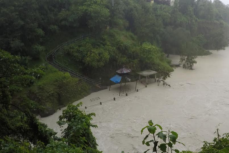 टिकटक बनाउने क्रममा सेती नदीमा खसेर एक किशोरी बेपत्ता