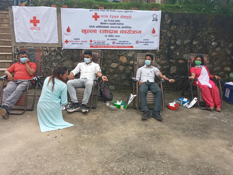 नीलकण्ठ बहुमुखी क्याम्पसले संचालन गरेको खुल्ला रक्तदान कार्यक्रममा १ सय जनाद्वारा रगतदान
