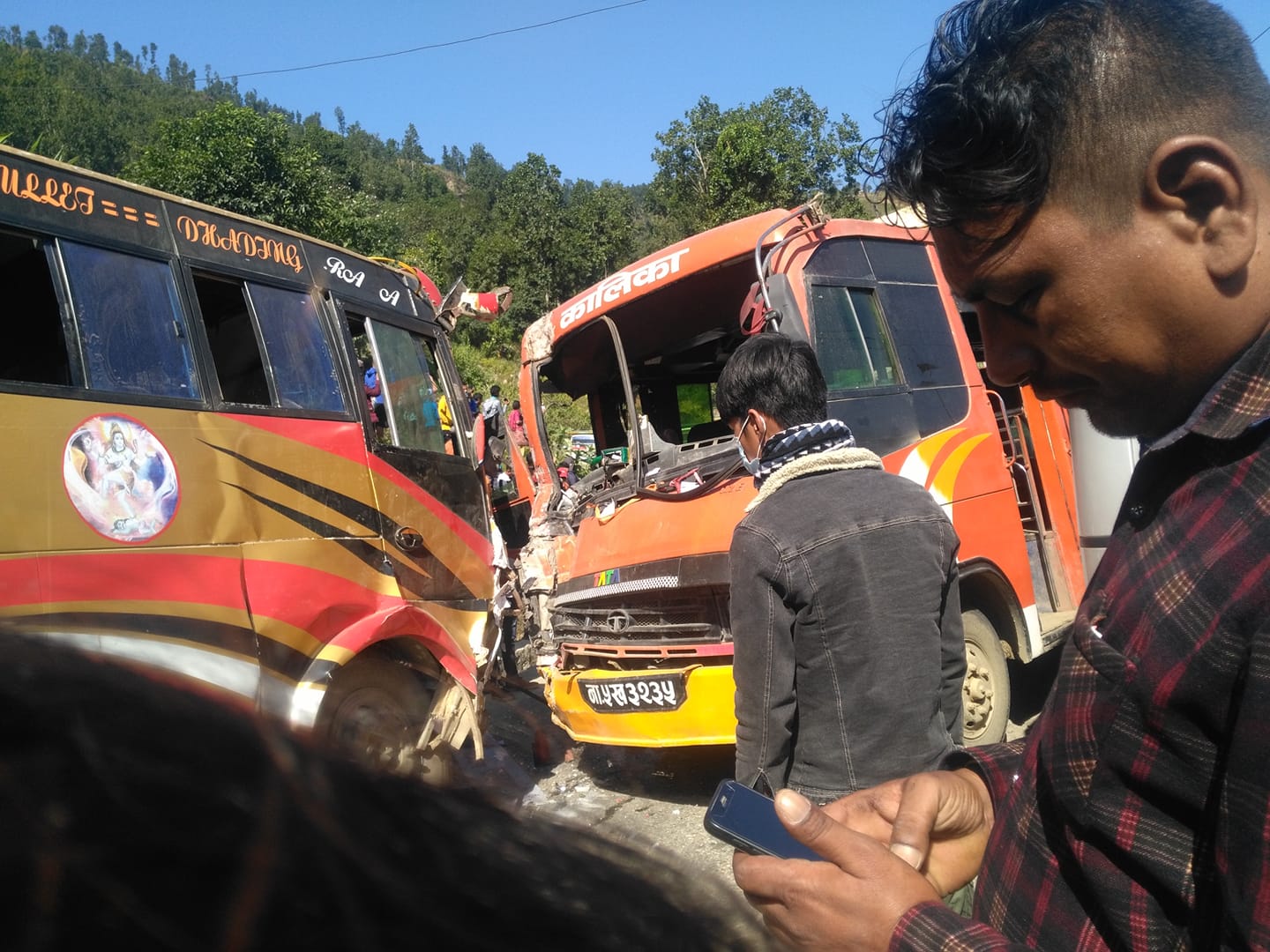 धादिङको निलकण्ठ-८ कमेरे नजिक बस दुर्घटना, ११ भन्दा बढि घाईते