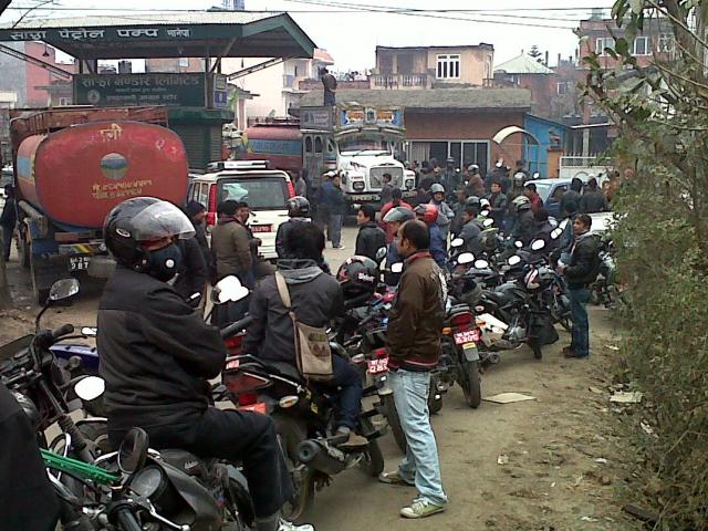 एकै पटक १० रुपैंयाले इन्धनको मूल्यमा वृद्धि