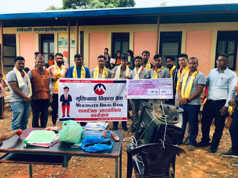 चण्डेश्वरी आधारभुत विद्यालयलाई मुक्तीनाथ विकास बैंक सल्यान्टार शाखाको ५० हजार सहयोग