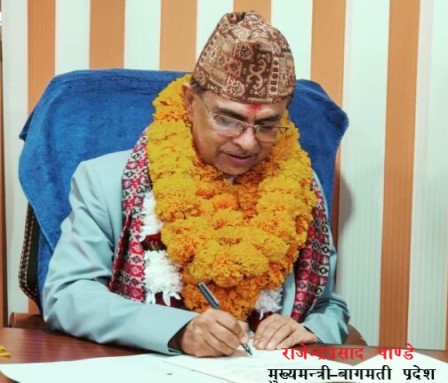 मुख्यमन्त्री पाण्डेको पद धरापमा : सत्तागठबन्धन दलका सांसदहरुले गरे हस्ताक्षर संकलन