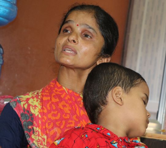 छोराको उपचारमा भौतारिदै पविता, आर्थिक अभावका कारण पवनको हुन सकेन उपचार