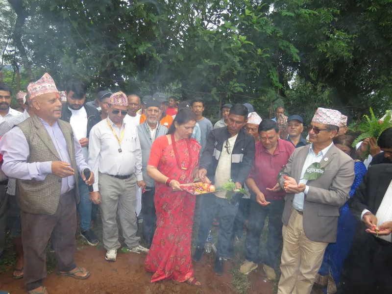 सल्यानटार सहलगानी खानेपानी तथा सरसफाई आयोजनाको सांसद खेम प्रसाद लोहनीबाट  शिलान्यास