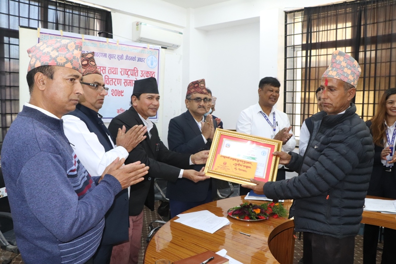 धादिङका ३ जना कृषक पुरस्कृत