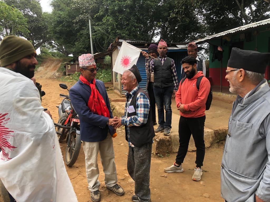 श्री ५ को बायु गुठी पीडितलाई पुर्जा दिलाउने एमाले उम्मेदवार लोहनीको प्रतिवद्धता